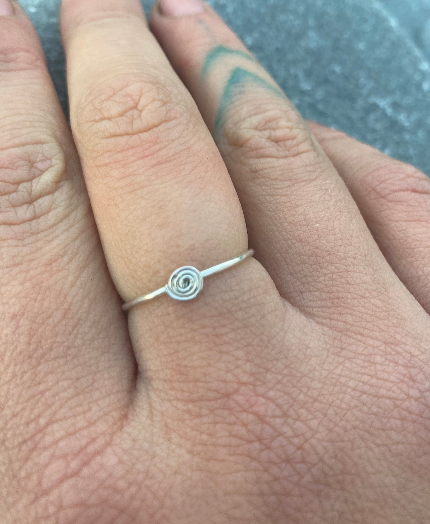 Dainty Dalr Ring