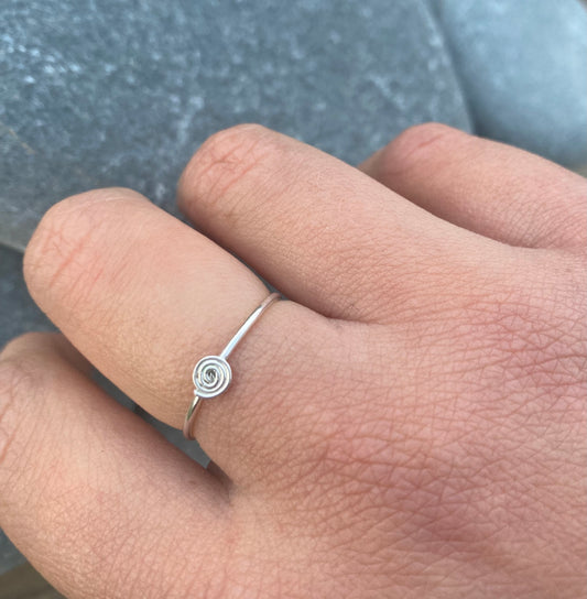 Dainty Dalr Ring